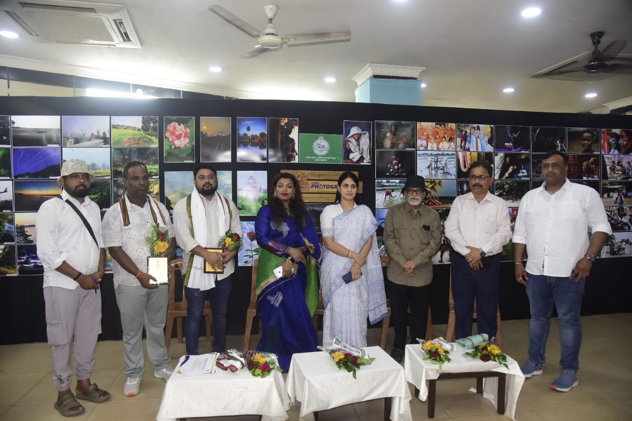 ଦ୍ଵିତୀୟ ରାଜ୍ୟସ୍ତରୀୟ ଫଟୋ ପ୍ରଦର୍ଶନୀ ଉଦଯାପିତ :5ଜଣ ପାଇଲେ ଫଟୋ ବନ୍ଧୁ ସମ୍ମାନ
