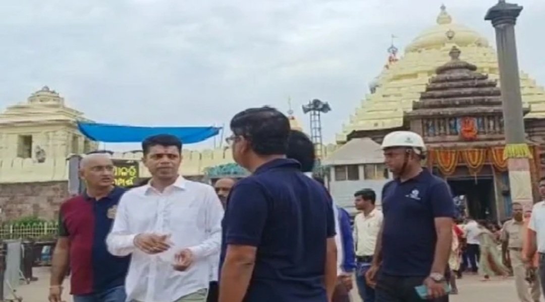 ଶ୍ରୀଜୀଉଙ୍କୁ ଦର୍ଶନ କଲେ ୫-ଟି ସଚିବ ପାଣ୍ଡିଆନ ଏବଂ ସୁଜାତା କାର୍ତ୍ତିକେୟାନ