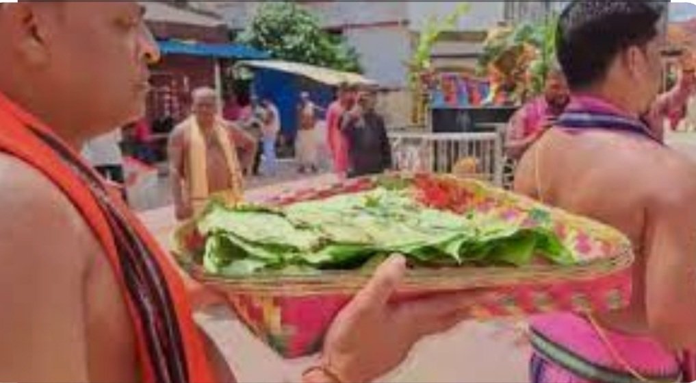 ମା’ ସମଲେଶ୍ୱରୀଙ୍କ ପାଖରେ ନବାନ୍ନ ଲାଗି