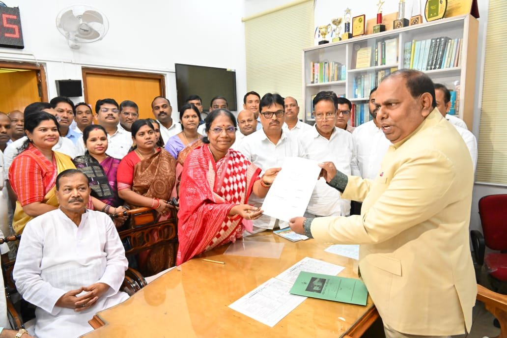 ବାଚସ୍ପତି ପଦ ପାଇଁ ନାମାଙ୍କନ ପତ୍ର ଦାଖଲ କଲେ ପ୍ରମିଳା ମଲ୍ଲିକ