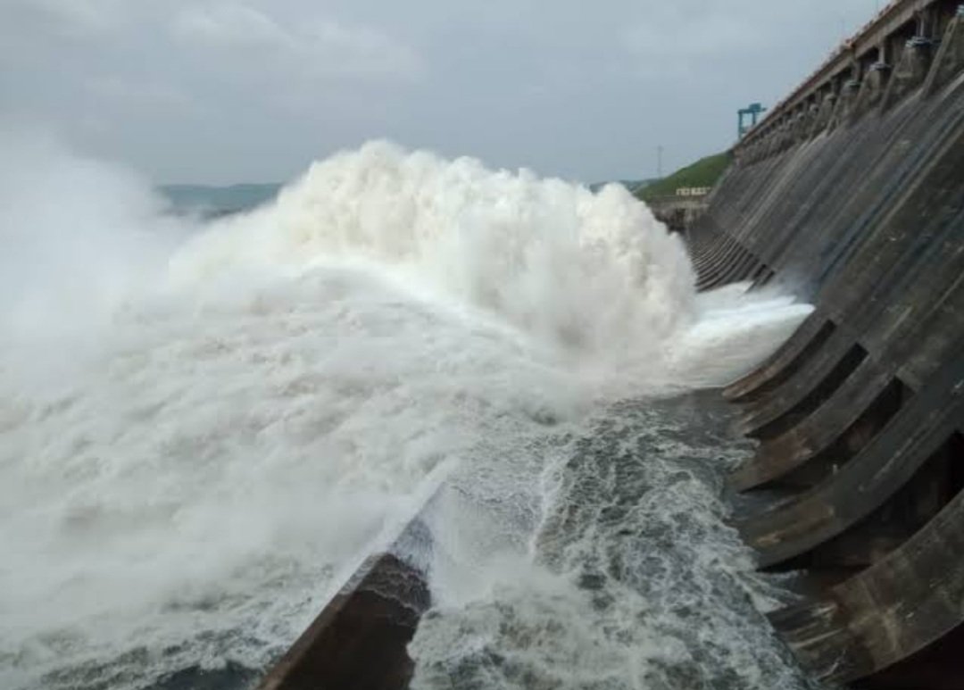 ହୀରାକୁଦରେ ୨୨ଟି ଗେଟ୍‌ ଦେଇ ଜଳ ନିଷ୍କାସନ ଜାରି 