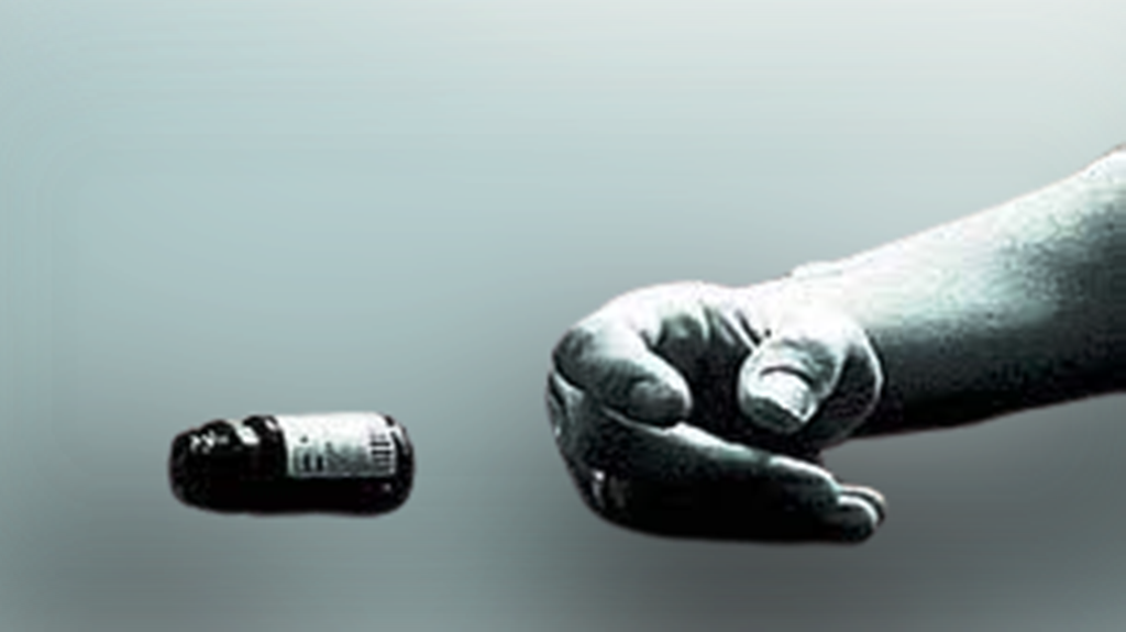 ମୋବାଇଲ ଦେଖିବାକୁ ମନା କରିବାରୁ ବିଷ ପିଇଦେଲା ପୁଅ