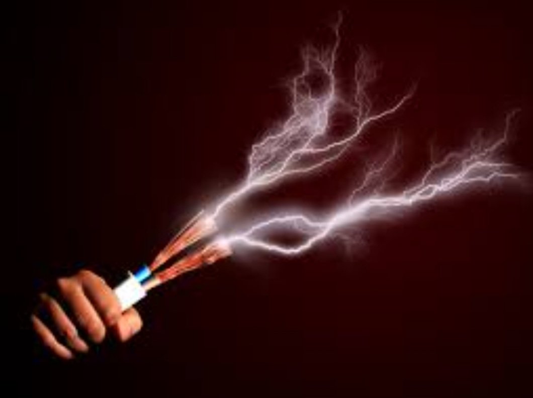 ଘାସ କାଟୁଥିବା ବେଳେ ବିଦ୍ୟୁତ ସଂସ୍ପର୍ଶରେ ଆସି ଚାଲିଗଲା ମହିଳାଙ୍କ ଜୀବନ