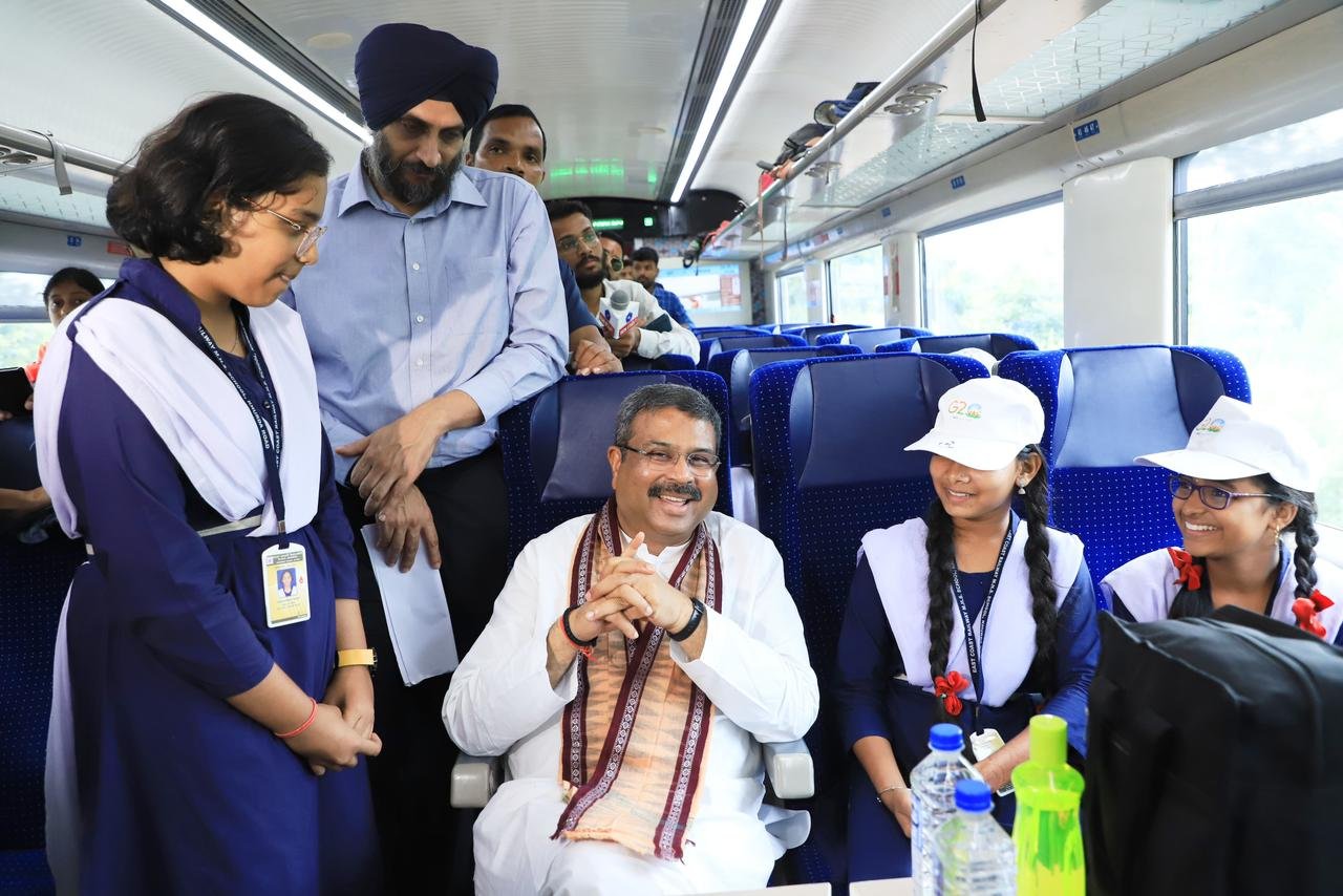 ଅମୃତକାଳରେ ଓଡ଼ିଶା ରେଳବାଇର ବ୍ୟାପକ ଉନ୍ନତି ହେଉଛି - ଧର୍ମେନ୍ଦ୍ର ପ୍ରଧାନ