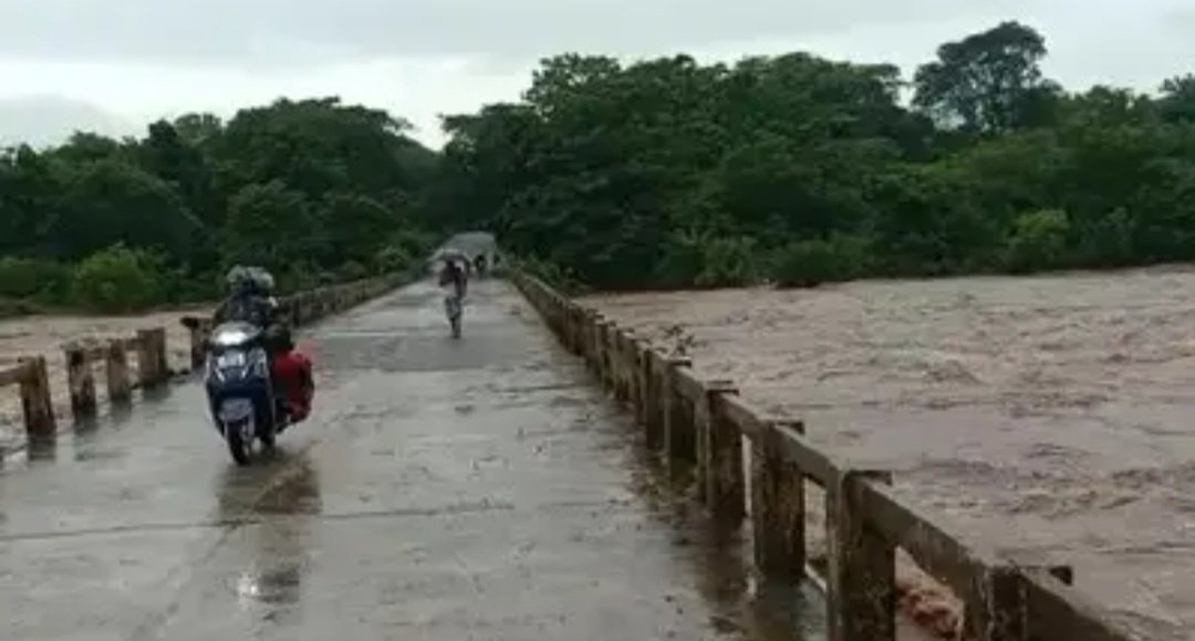 ବଢ଼ିବାରେ ଲାଗିଛି  ଜଳସ୍ତର: ବିପଦ ସଂକେତ ଉପରେ ବୈତରଣୀ ଓ ଜଳକା