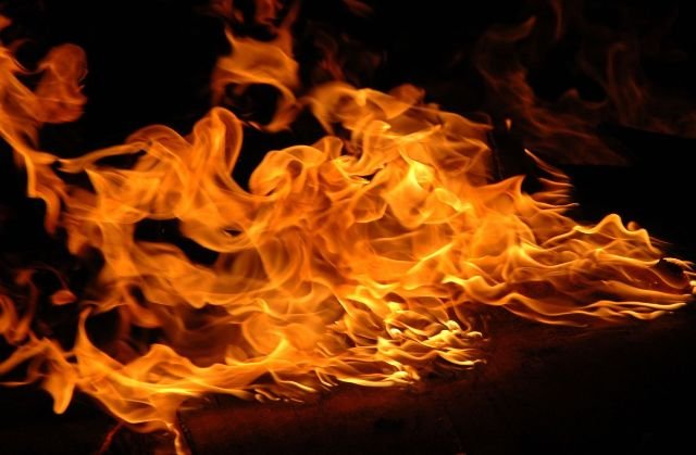 ବରଯାତ୍ରୀରେ ଯାଇଥାନ୍ତେ, ପେଟ୍ରୋଲ ନିଆଁରେ ଜୀବନ୍ତ ଦଗ୍ଧ ୫ ବର୍ଷର ଶିଶୁ 