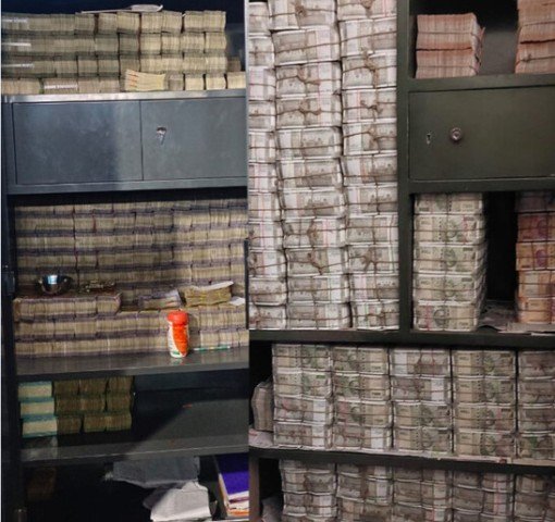 ମଦଭାଟି ମାଲିକଙ୍କ କୁବେର ଖଜାନା : ସିନ୍ଦୁକରୁ ମିଳିଲାଣି ୨୦୦ କୋଟିରୁ ଊର୍ଦ୍ଧ୍ୱ ଟଙ୍କା 