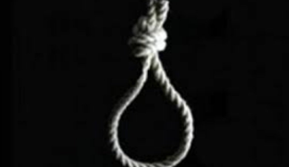 ସ୍କୁଲ ଅଫିସ୍‌ ରୁମ୍‌ରେ ଝୁଲି ପଡ଼ିଲେ ପ୍ରଧାନଶିକ୍ଷକ