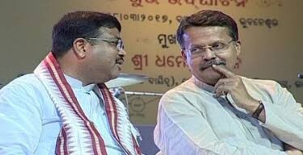 ଧର୍ମେନ୍ଦ୍ରଙ୍କୁ  ଏମିତି କହି ପ୍ରଶଂସା କେଲ ଭର୍ତ୍ତୃହରି