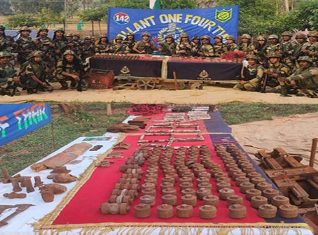 ମାଟି ତଳୁ ମାଓ ସାମଗ୍ରୀ ଜବତ :  ଦେଶୀ ବନ୍ଧୁକ, ପିସ୍ତଲ, ଜିଲେଟିନ ଷ୍ଟିକ ସହ ବିସ୍ଫୋରକ ଲୁଚାଇ ରଖିଥିଲେ