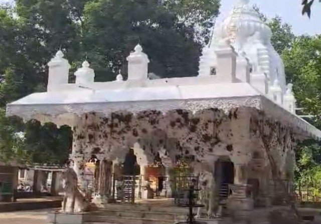 ମହାଦେବ ମନ୍ଦିରକୁ ଗୋବର ଛାଟି କଦର୍ଯ୍ୟ କଲେ ଦୁର୍ବୃତ୍ତ