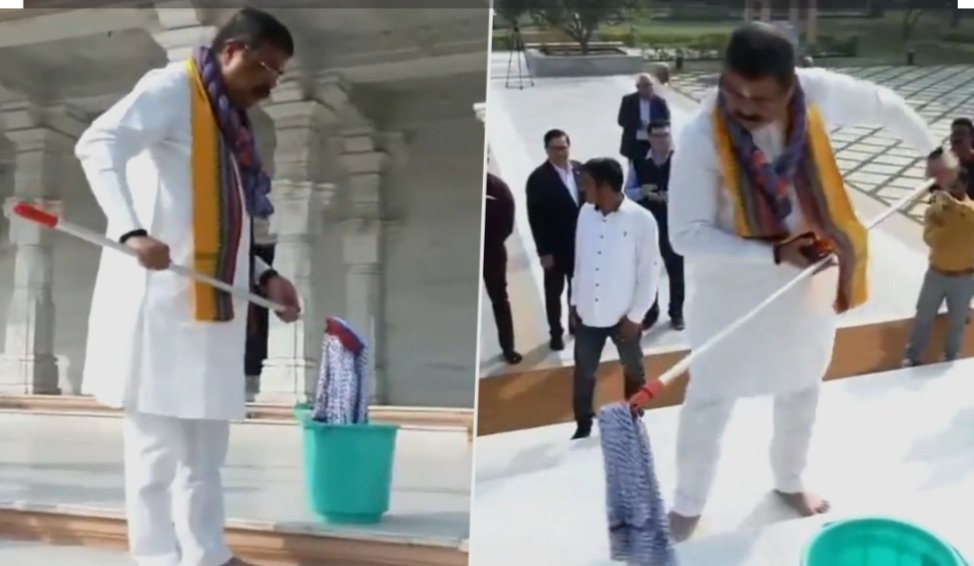 ଜଗନ୍ନାଥ ମନ୍ଦିରରେ ପୋଛା ମାରିଲେ ଧର୍ମେନ୍ଦ୍ର