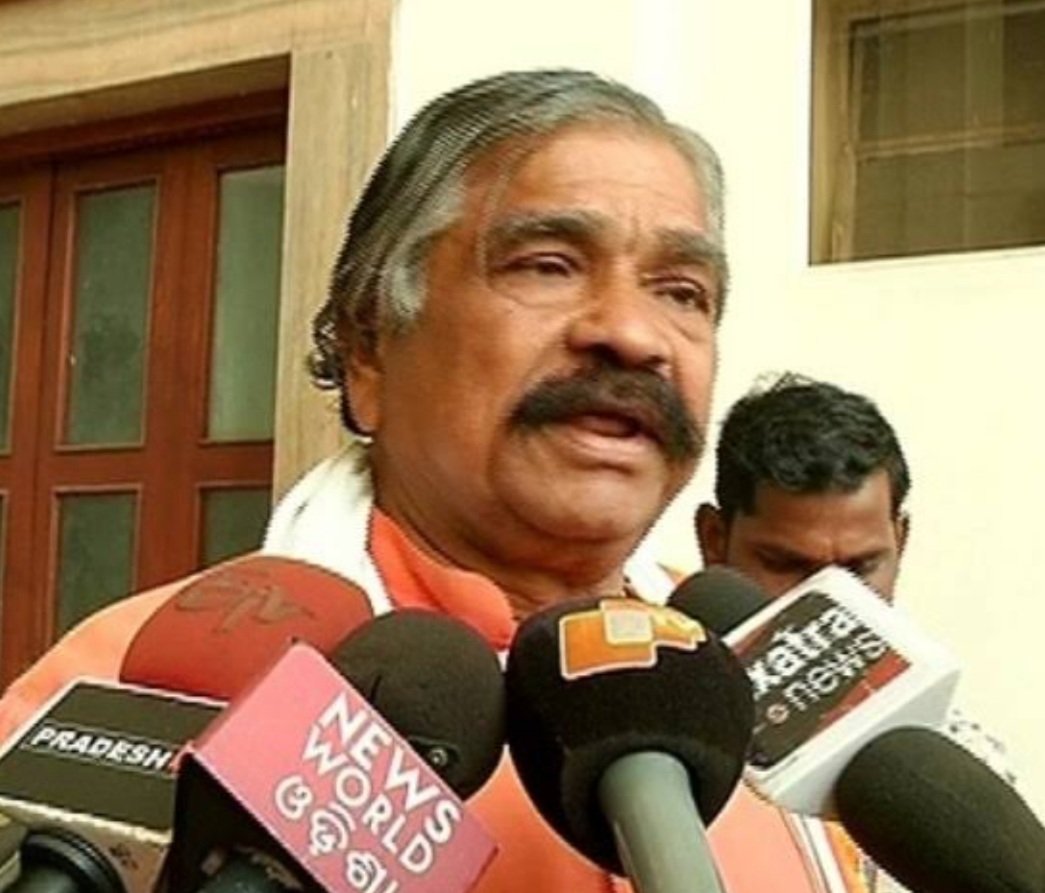  ଦୁଇ ପୁଅଙ୍କୁ ଯଦି ଦଳ ଟିକେଟ ନଦିଏ ତେବେ ସ୍ବାଧୀନ ଭାବେ ନିର୍ବାଚନ ଲଢାଇ ଜିତାଇବି: ସୁର ରାଉତରାୟ 