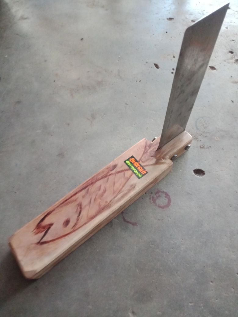 ବାପା ମାକୁ ପନିକିରେ ଗୋଡ଼ାଇ ଗୋଡ଼ାଇ ହାଣିଲା ଝିଅ