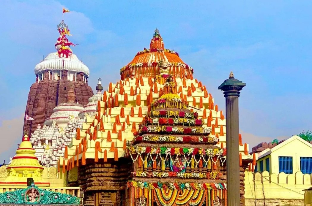 ଆଜି ସଜେଇ ହୋଇଛି ଶ୍ରୀମନ୍ଦିର,  ଫୁଲମାଳାରେ ଝଟକୁଛି ସିଂହଦ୍ବାର 