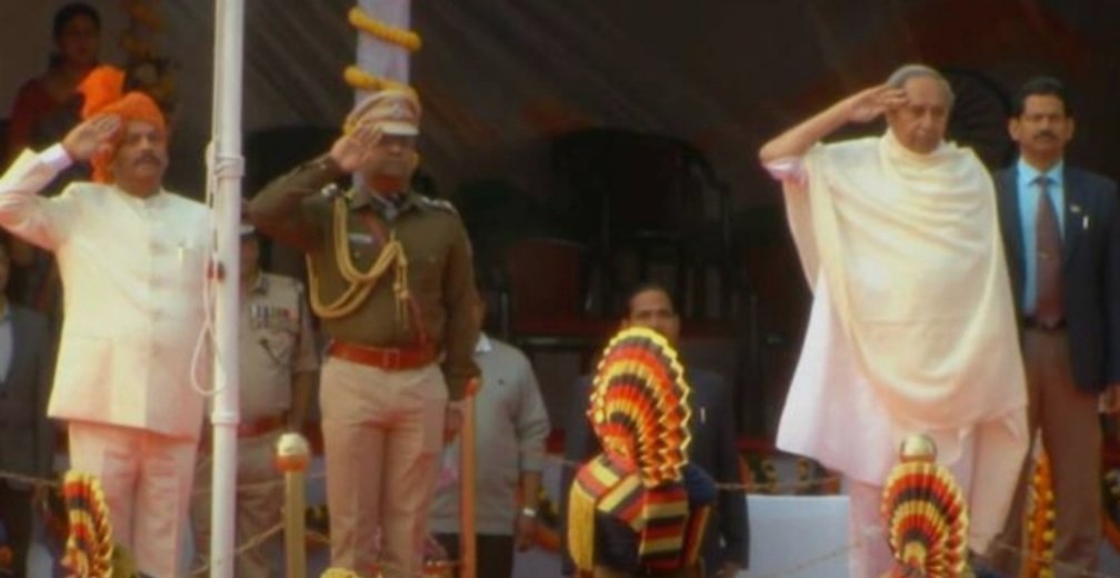 ୭୫ତମ ସାଧାରଣତନ୍ତ୍ର ଦିବସ: ଗାନ୍ଧୀ ମାର୍ଗରେ ଜାତୀୟ ପତାକା ଉତ୍ତୋଳନ କଲେ ରାଜ୍ୟପାଳ ରଘୁବର ଦାସ