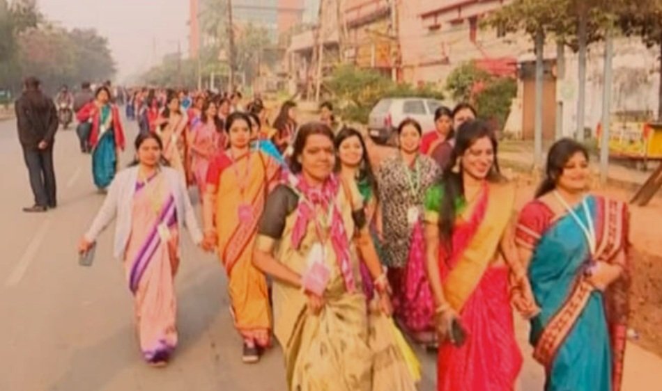  ପାଟାଥନ୍: ରାଜଧାନୀରେ ପାଟ ଶାଢି ପିନ୍ଧି ଦୌଡ଼ିଲେ ମହିଳା