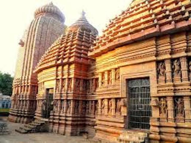 ଦୁଇ ଝିଅ ଥିଲେ ଶାଢି ସହ ଭୋଗ କରିବ, ଖବର ପ୍ରଚାର ପରେ ତାରାତାରିଣୀ ପୀଠରେ ଭିଡ଼