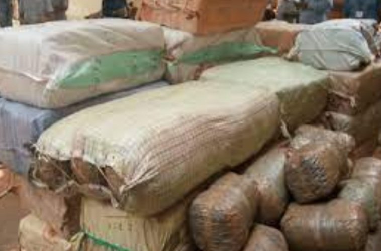 ଅକ୍ସିଜେନ ଟ୍ରକରୁ ଗଞ୍ଜେଇ ଜବତ