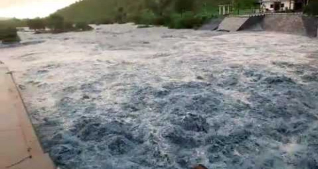 ଭାଙ୍ଗିଲା ଇନ୍ଦ୍ରାବତୀ କେନାଲ ବନ୍ଧ, ଚାହୁଁ ଚାହୁଁ ପୁରା ଅଞ୍ଚଳକୁ ମାଡିଗଲା ପାଣି