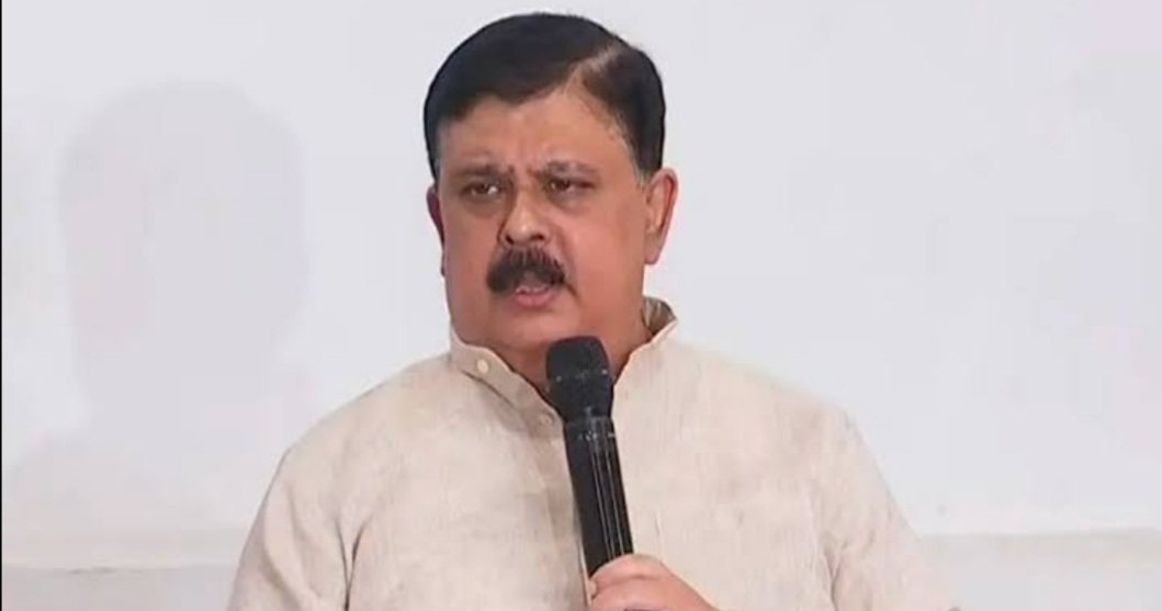 ହାତ ଛାଡିଲେ ଚିରଞ୍ଜୀବ ବିଶ୍ୱାଳ
