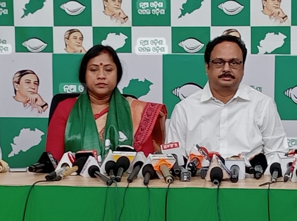ହୃଦୟର ସହ ମୋତେ ବିଜେଡିରେ ସାମିଲ କରିଥିବାରୁ ମୁଖ୍ୟମନ୍ତ୍ରୀ ଏବଂ ଫାଇଭ-ଟି ଅଧ୍ୟକ୍ଷଙ୍କୁ ଧନ୍ୟବାଦ:ଲେଖାଶ୍ରୀ 