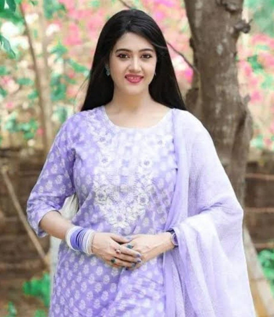  ନବୀନ ନିବାସରେ ପହଞ୍ଚିଲେ ଅଭିନେତ୍ରୀ ବର୍ଷା ପ୍ରିୟଦର୍ଶିନୀ