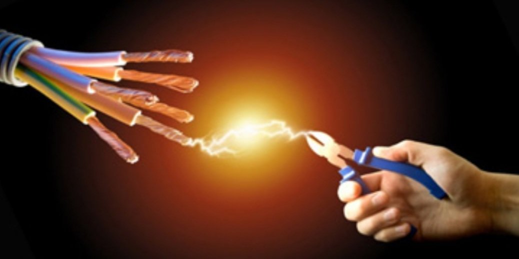 ବିଲରେ ପରିବା ତୋଳୁଥିଲେ ଲାଗିଲା କରେଣ୍ଟ: ବାପା ମୃତ ଓ ପୁଅ ଗୁରୁତର 