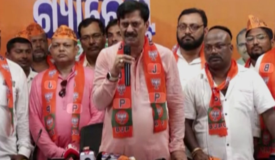 ଶଙ୍ଖ ଛାଡ଼ି ପଦ୍ମ ଧରିଲେ ସମୀର