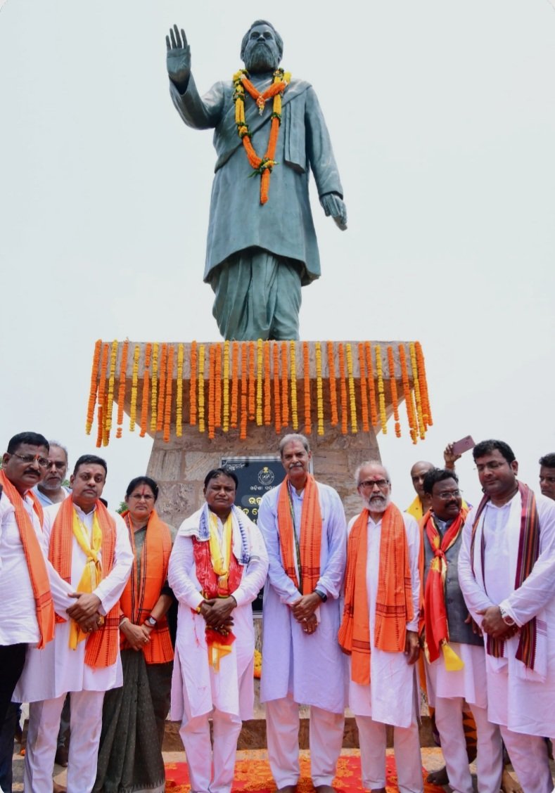 ଗୋପବନ୍ଧୁଙ୍କୁ ଶ୍ରଦ୍ଧାସୁମନ ଅର୍ପଣ କଲେ ମୁଖ୍ୟମନ୍ତ୍ରୀ
