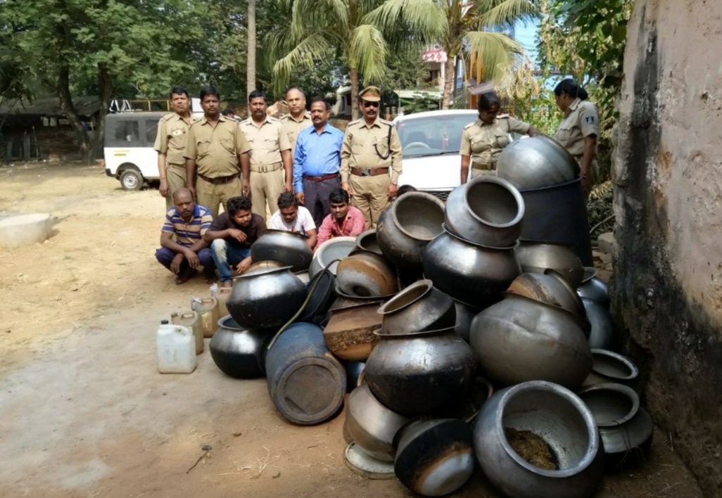  ଆକ୍ସନ ମୋଡ଼ରେ ଅବକାରୀ ବିଭାଗ, ସାଲିଆସାହିରେ ବିପୁଳ ପରିମାଣର ଦେଶୀ ମଦ ଜବତ