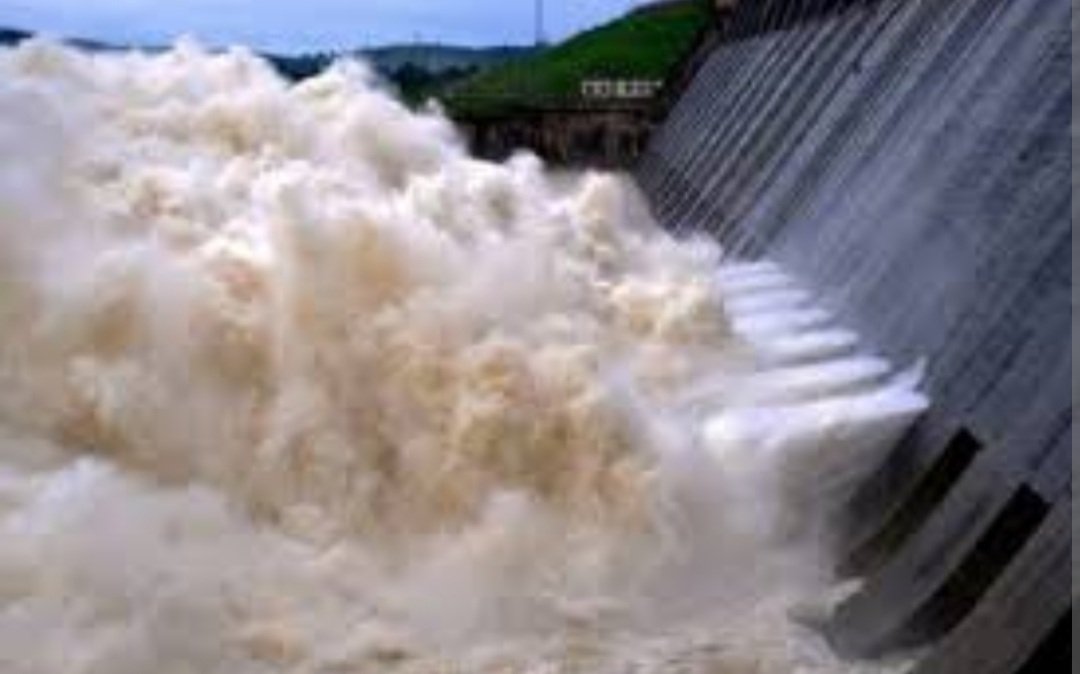 ହୀରାକୁଦ ବନ୍ଧର ୨୦ ଫାଟକ ଦେଇ ଜଳ ନିଷ୍କାସନ ଜାରି 