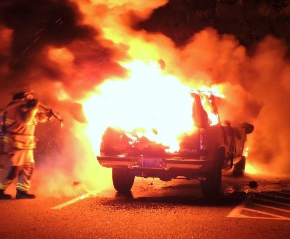 ମଦ ବୋଝେଇ ସ୍କର୍ପିଓ ଜାଳି ଦେଲେ ଲୋକେ