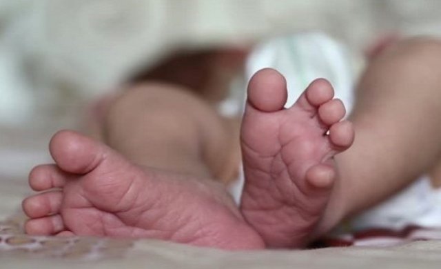 ୭ ମାସର ଶିଶୁକନ୍ୟାକୁ ନେଇ ପଳାଉଥିଲା, ଲୋକେ ଛେଚିଲେ