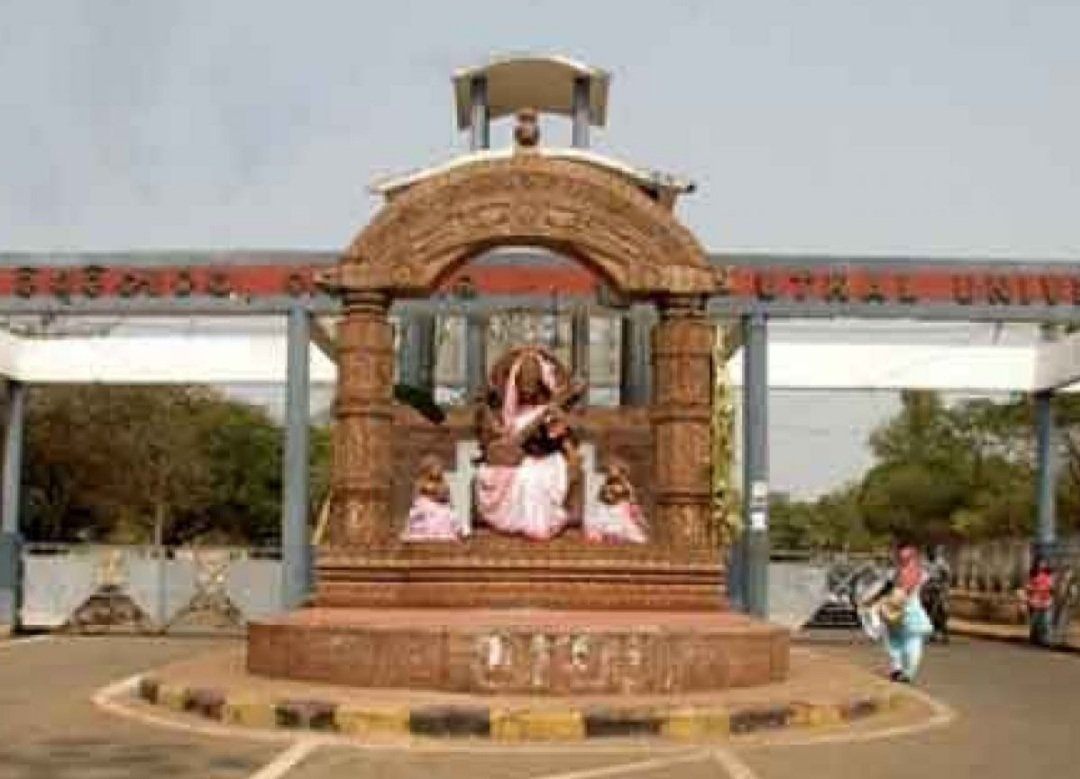 ଅର୍ଥନୀତି ବିଭାଗର ଆସୋସିଏଟ ପ୍ରଫେସର ନିଲମ୍ବିତ 