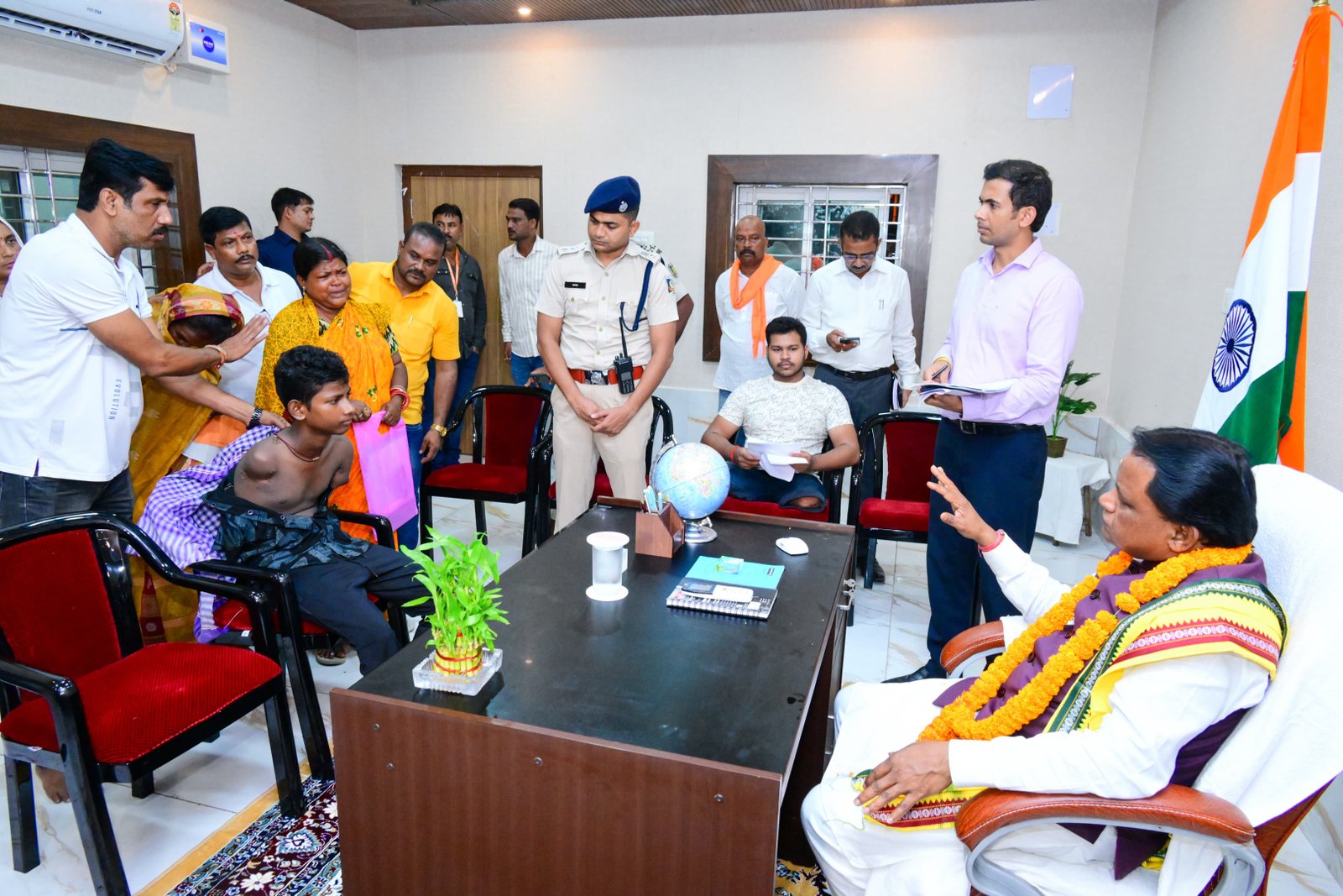 ମଣ୍ଡୁଆ ବାସଭବନକୁ ଲୋକଙ୍କ ପାଇଁ ଖୋଲିଲେ ମୁଖ୍ୟମନ୍ତ୍ରୀ