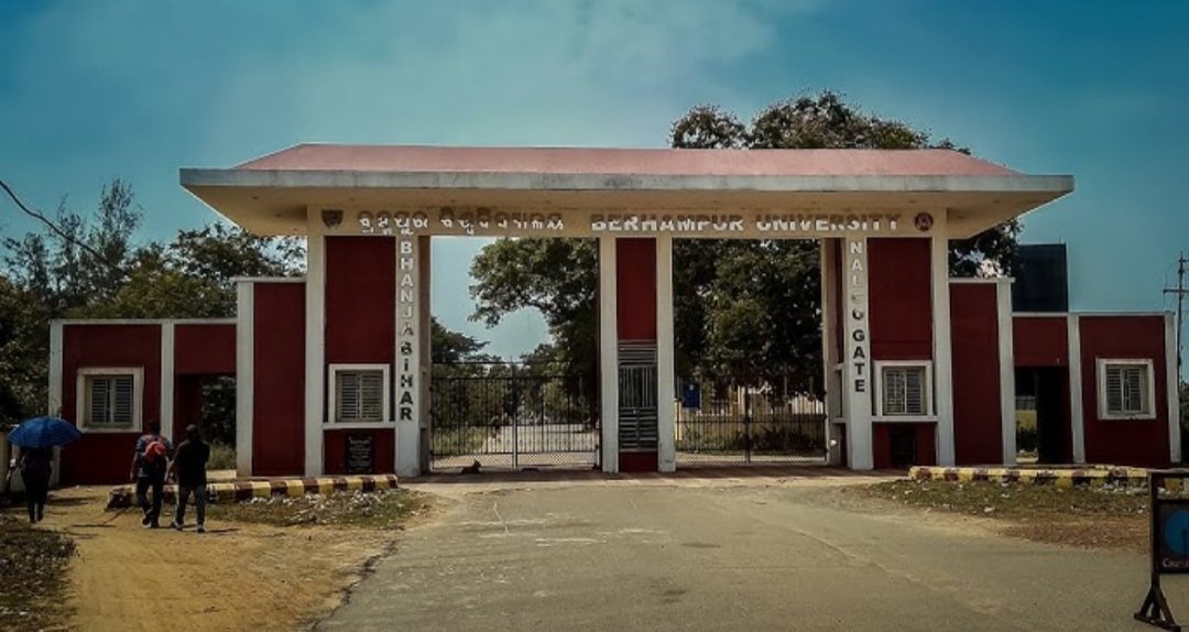 ବ୍ରହ୍ମପୁର ବିଶ୍ଵବିଦ୍ୟାଳୟରେ ରାଗିଂ: ୪ ଛାତ୍ରଙ୍କୁ ହଷ୍ଟେଲରୁ ବାହାର କରାଯିବା ସହ ୧୩ଜଣ ଛାତ୍ରଙ୍କୁ ୧ ହଜାର ଟଙ୍କା ଜରିମାନା