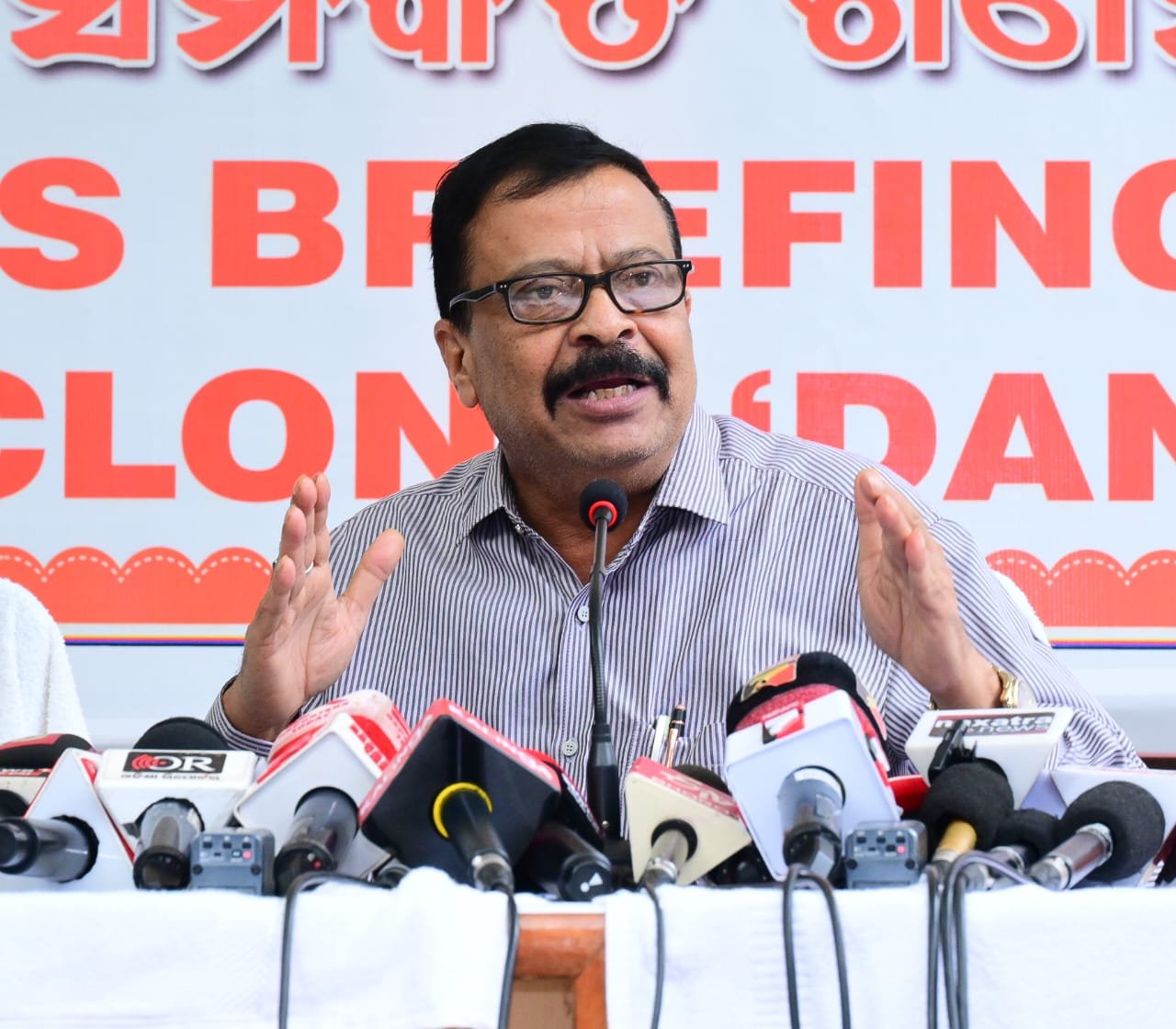 ଆକାଶ ମାର୍ଗରୁ ବାତ୍ୟା ପ୍ରଭାବିତ ଅଞ୍ଚଳ ପରିଦର୍ଶନ କରିପାରନ୍ତି ମୁଖ୍ୟମନ୍ତ୍ରୀ - ସୁରେଶ ପୂଜାରୀ