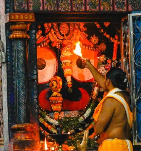 ରୁପା ଛାଉଣି ହେବ ରତ୍ନପଲଙ୍କ, ପତିତପାବନ ମନ୍ଦିର