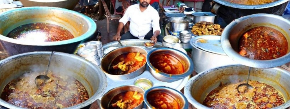 ବାଲିଯାତ୍ରାରେ ଅନେକ ଫୁଡ୍ ଷ୍ଟଲ୍ ଉପରେ ଚଢାଉ