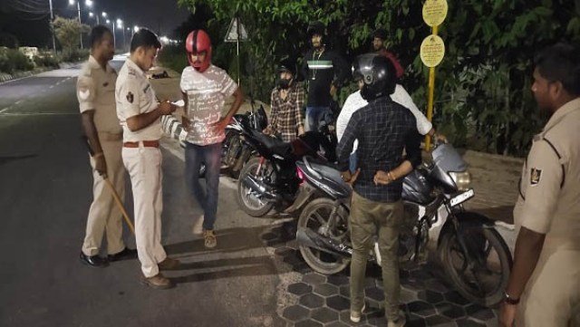 ରାଜପଥରେ ଟଙ୍କା ଆଦାୟ କରୁଥିଲେ ଏମ୍‌ଭିଆଇ, ଧରିଲା ପୁଲିସ