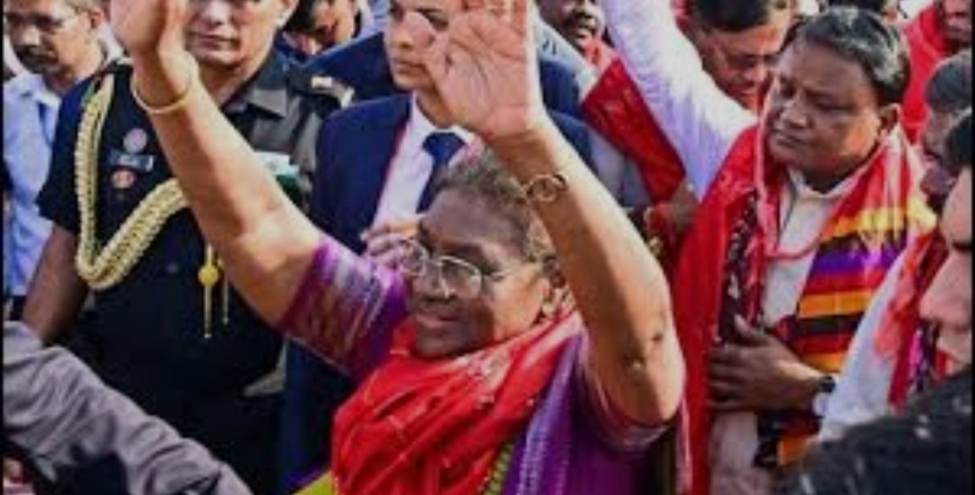 ଚତୁର୍ଦ୍ଧାମୂର୍ତ୍ତିଙ୍କୁ ଧୂପଦୀପ ଦେଇ ଆଳତି କଲେ ରାଷ୍ଟ୍ରପତି