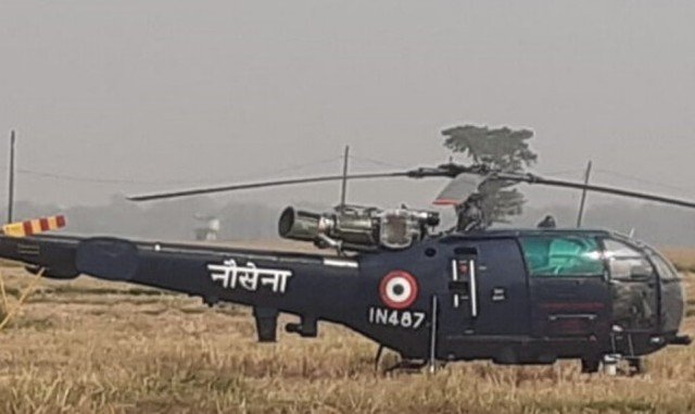 ଧାନ ବିଲରେ ଜରୁରୀ ଅବତରଣ କଲା ନୌସେନା ହେଲିକପ୍ଟର 