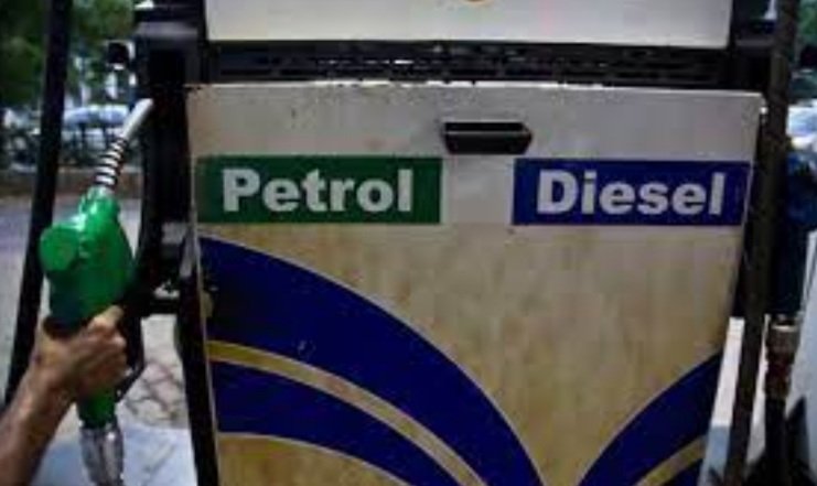 ଶତକ ପାର କରିଛି ପେଟ୍ରୋଲ ଦର