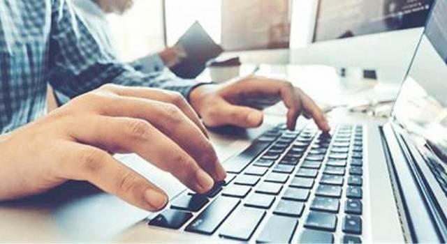 ଅତିଷ୍ଠ କରୁଥିଲା କାମ ଚାପ : ୩୨ ବର୍ଷୀୟ ଯୁବକ କାଟିଦେଲା ୪ଟି ଆଙ୍ଗୁଳି