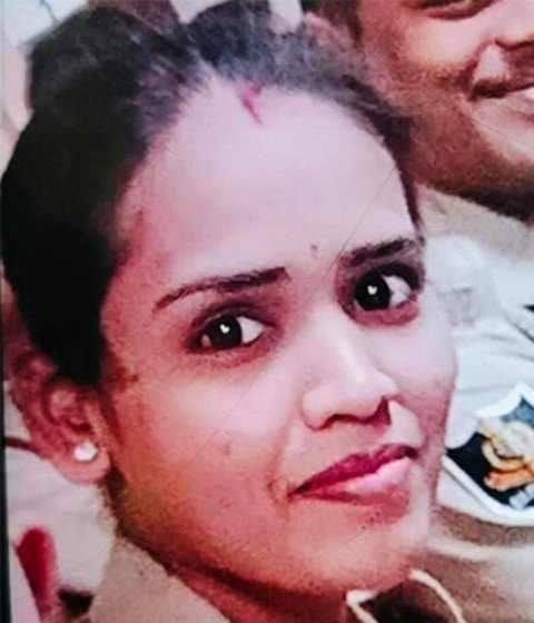 କନଷ୍ଟେବଲ ସ୍ତ୍ରୀକୁ ମାରି ନିଜ ବେକ କାଟିଲା ସ୍ବାମୀ