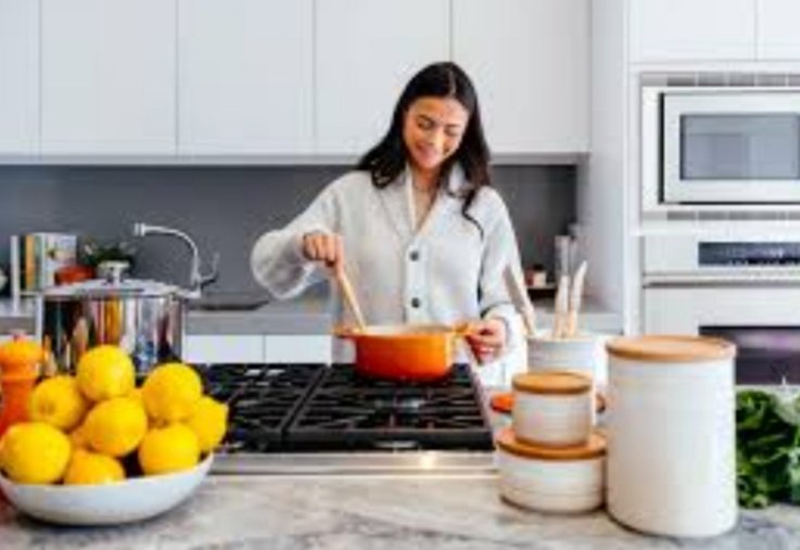 ରୋଷେଇ ଘରେ ଏହି ସାମଗ୍ରୀକୁ ଭୁଲରେ ବି ରଖନ୍ତୁ ନାହିଁ