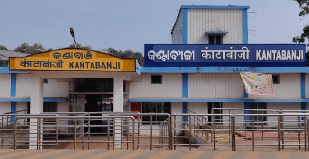 ରେଳବାଇ କ୍ୱାର୍ଟର୍ସରୁ ବିପୁଳ ବିଦେଶୀ ମଦ ଜବତ