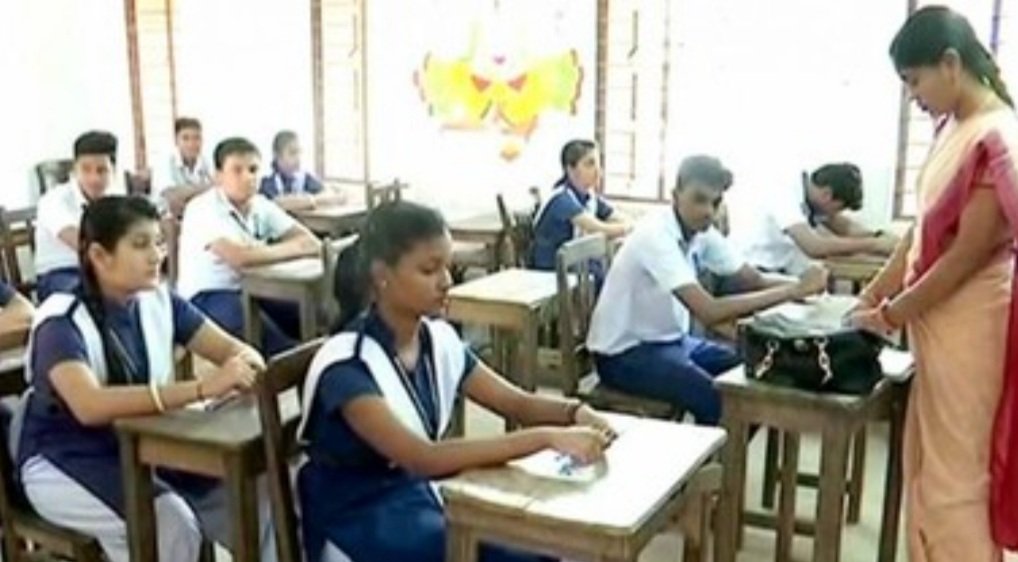 ଇଂରାଜୀ ବିଷୟରେ କପି କରି ଧରାପଡିଲେ ୮ ଛାତ୍ରଛାତ୍ରୀ 