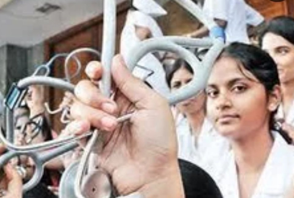  ଆଜିଠୁ କଳାବ୍ୟାଜ୍‌ ପିନ୍ଧି କାର୍ଯ୍ୟ କରିବେ ଆୟୁଷ ଡାକ୍ତର